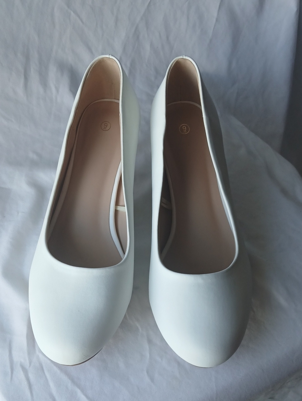Source Unknown Women's White Round-Toe Ballet Flats